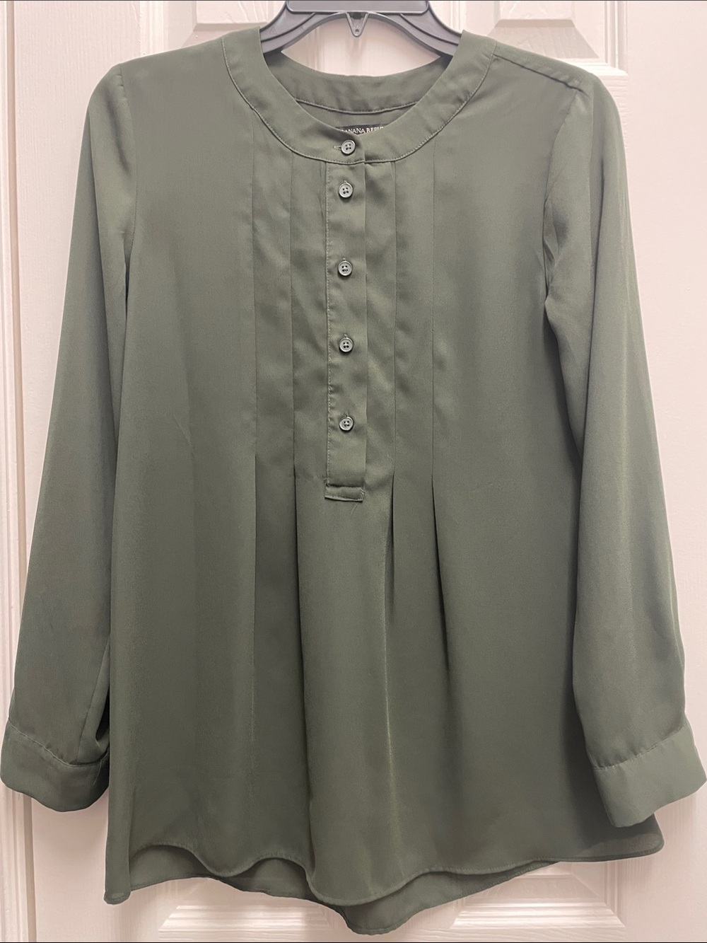 Banana Republic Olive Green Long-Sleeve Pleated Popover Blouse